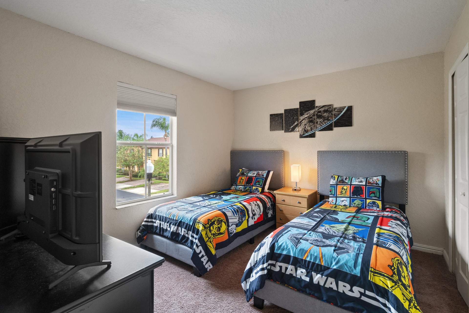 Two Twins Bedroom 3 Upstairs 32" Roku TV 
Star Wars Theme
