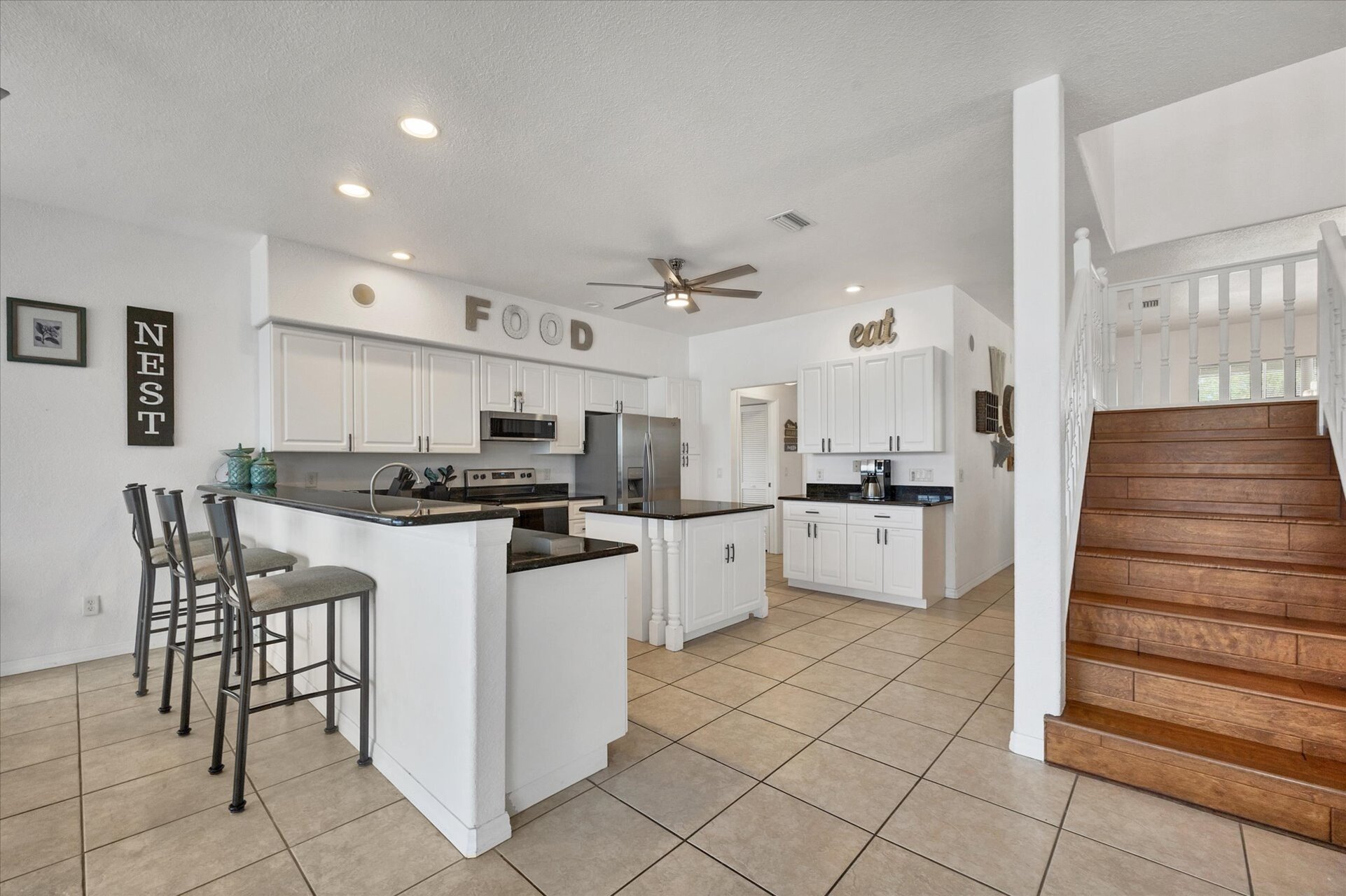 Bright, fully-equipped kitchen