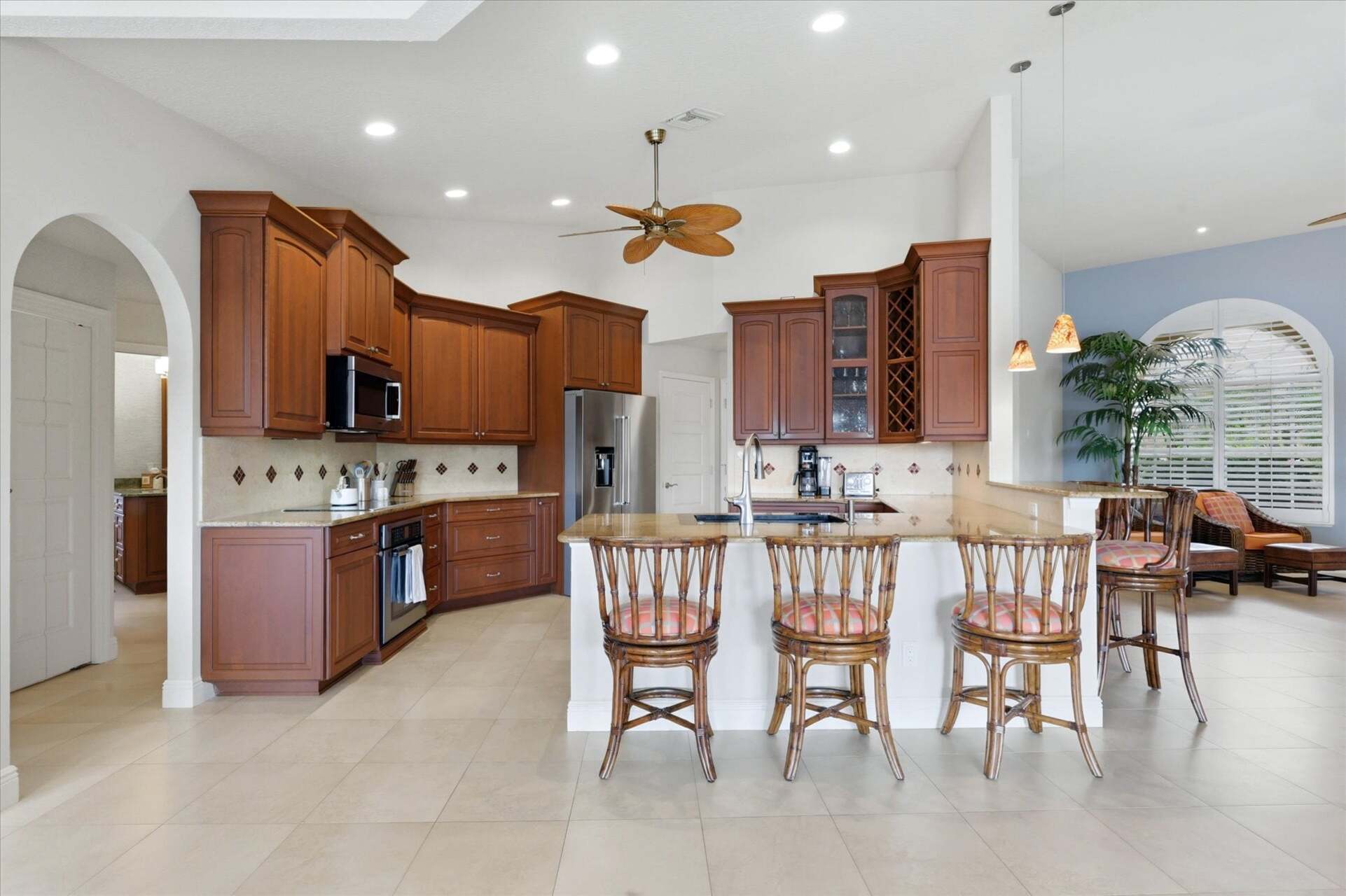 Bright, fully-equipped kitchen
