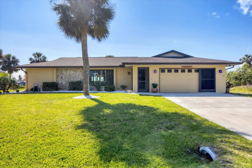 Beautiful 3 bedroom, 2.5 bathroom waterfront home with private pool in Port Charlotte
