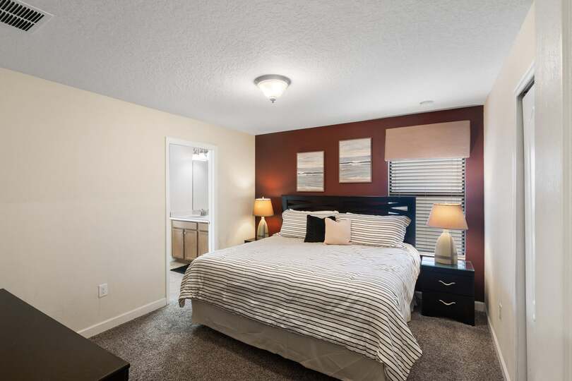 King Bedroom 5 Upstairs Shared Bathroom 43" TV