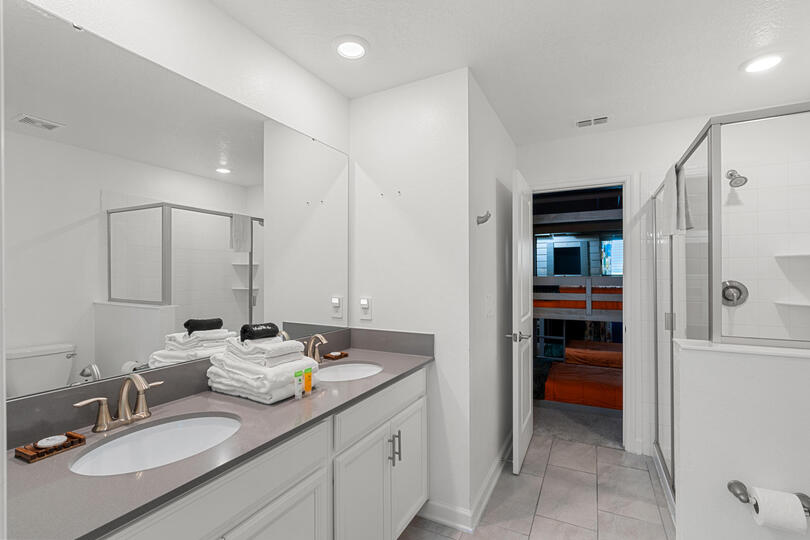 Jack N Jill Bathroom 5 Upstairs Shower (Beds 5 & 6)