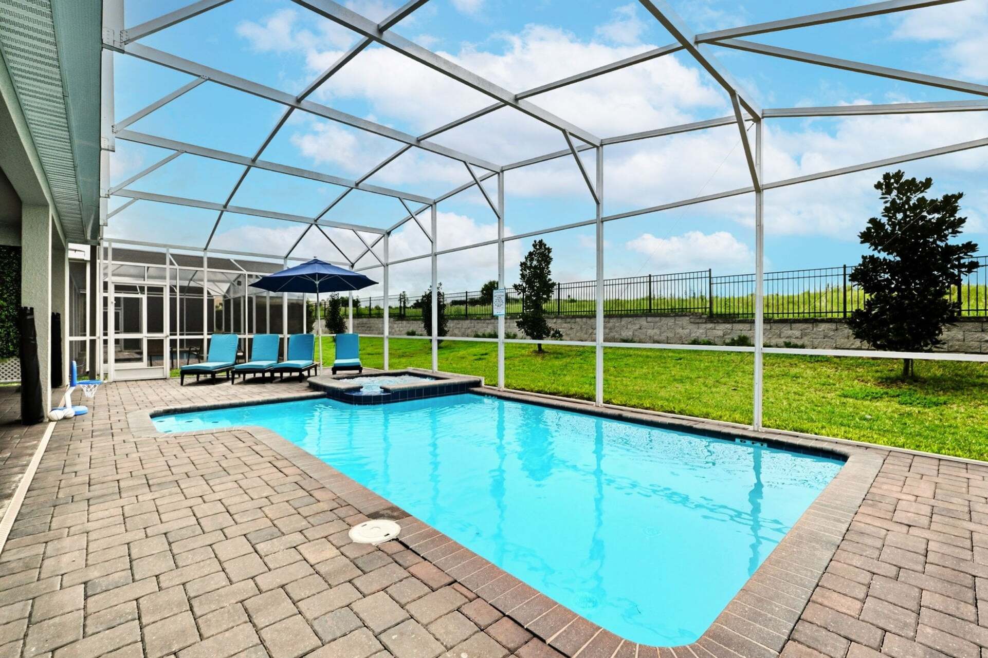 Stunning 10 Bedroom Home in Davenport, 6705