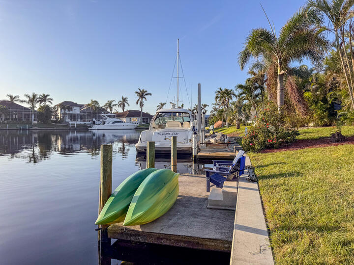 Boat dock and kayaks. Boat dock is 14' x 7' (Boat lift not available)